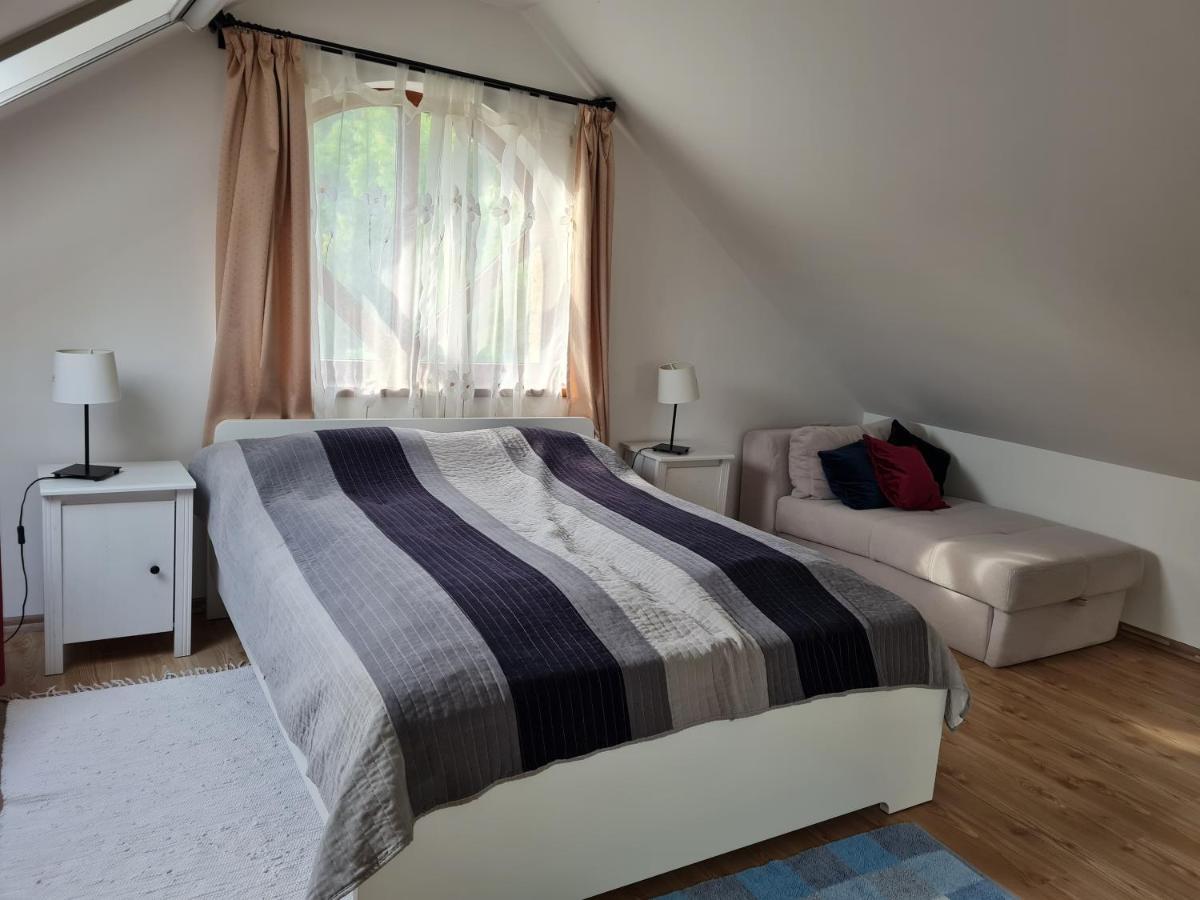 Duzzogo Vendeghaz Agard Villa Gardony Ngoại thất bức ảnh