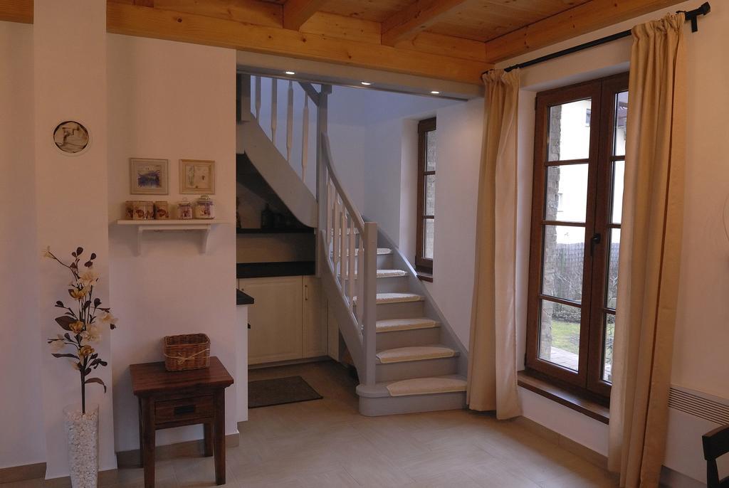 Duzzogo Vendeghaz Agard Villa Gardony Ngoại thất bức ảnh